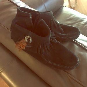NWOT Minnetonka moccasins